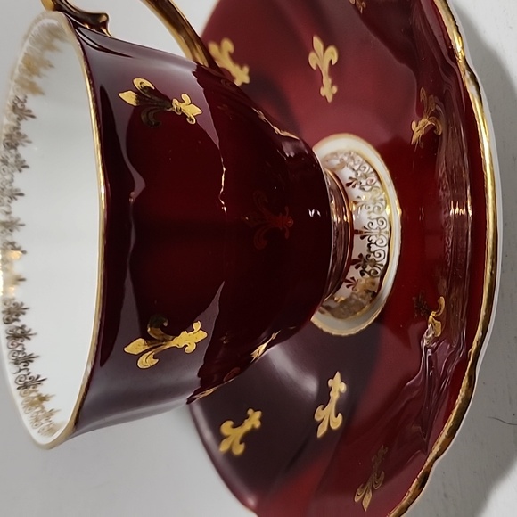 Vintage Blood Red Tea Cup and Saucer and Gold Fleur de Lis, Made by Windsor - Picture 5 of 7